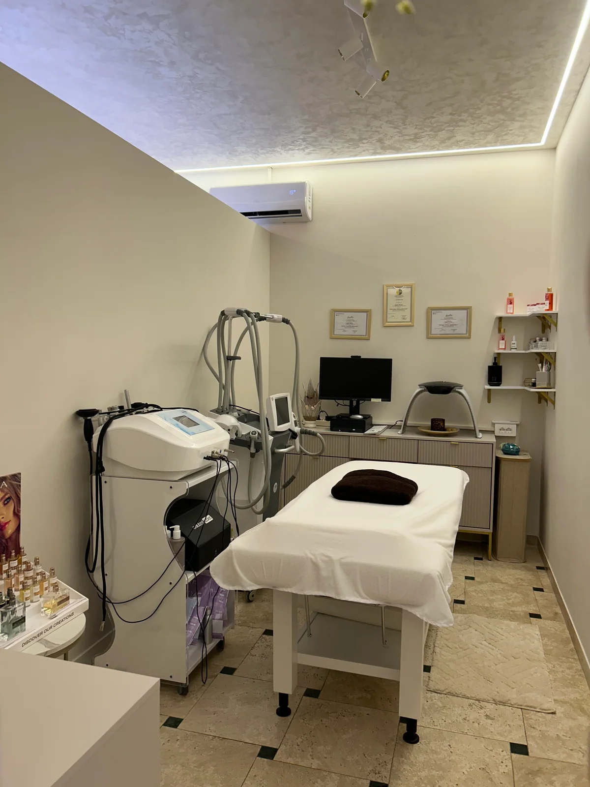 Cabina Solaria dedicata alle tecnologie estetiche avanzate
